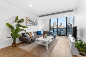 Complete Host Melbourne Grand Apartments