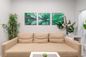 Modern Single Room - AC - 1Min Walk to Central- Close to Darling Harbour Chinatown CBD - Shared Bathroom