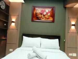 Cozy Manila Condo Retreat with Shared Pool