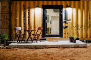 Desierto de Acero Containers