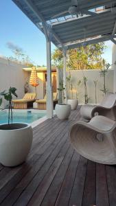 Bright Bali Colonial 3BR Near Padang Padang