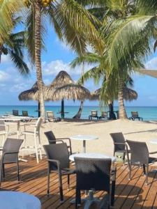 Loft short walk to the beach and restaurant