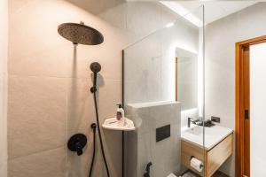 Tropical Holiday Retreat 1BR Villa Near Bangtao