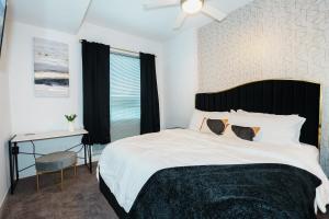 High-Rise Apartment with Panoramic Skyline Views