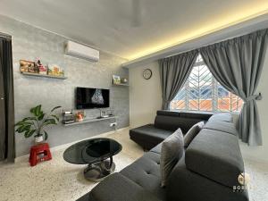 Putra Perdana Puchong Corner Homestay 12-17 pax
