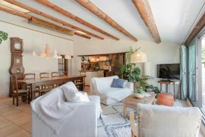 Family Farmhouse With Pool Near Ardèche