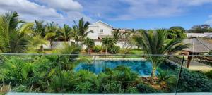 Apartment with large pool near beach