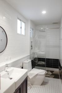 Room 901 Ensuite Bedroom with 1 king bed - 33 sqm