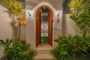 Mordern 3BR Villa in Prime Canggu with Private Pool and walk to Gym and Cafe