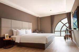 Orange Crystal Phoenix hotel