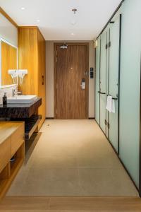 Orange Crystal Phoenix hotel