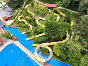 Bukit Merah Laketown Resort