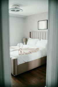 Urban Elegance: Luxury; Sleeps 6
