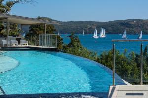 Edge 2 - Oceanfront Luxurious and Spacious 4 Bedroom Split Level Apartment with buggy and valet service