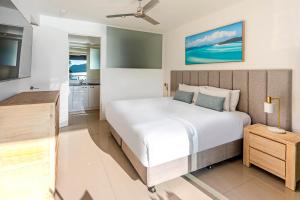 Edge 2 - Oceanfront Luxurious and Spacious 4 Bedroom Split Level Apartment with buggy and valet service