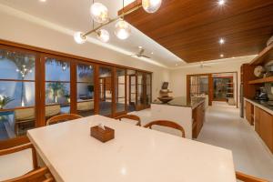 KOMOREBI - Modern & Luxury 3BR - Central Canggu Beach