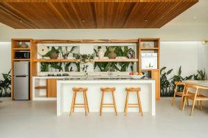 KOMOREBI - Modern & Luxury 3BR - Central Canggu Beach