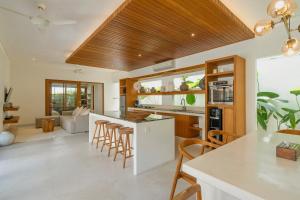 KOMOREBI - Modern & Luxury 3BR - Central Canggu Beach