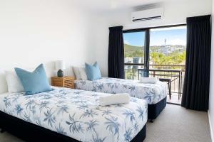Steps from The Strand 2bed 2bath Riveria Retreat Pool & Castle Hill Views in Townsville