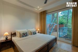 StayVista at The Elmstone - Skyline Apartments with Bonfire, BBQ