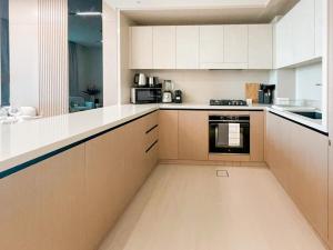 Contemporary Luxe Stay at Dawn by Binghatti!