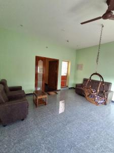 Sri Murugan Homestay Living