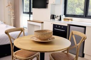 King Bed Studios at Manly - 3min walk to Corso & Manly Beach