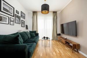 Spacious Apartment in Wrocław with a Desk for Remote Work and a Balcony by Noclegi Renters