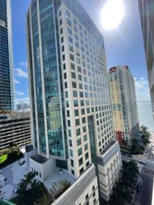 Stylish 1BR Modern Apt in Brickell - Free Parking