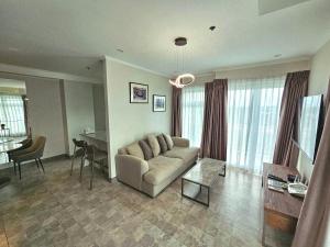 La Grande Residence 1BR Corner unit Phase 2-710