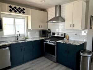 Stylish 3-Bedroom Stay Free Parking