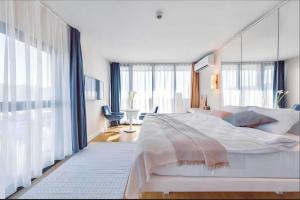 Modern Studio with City & Sea View