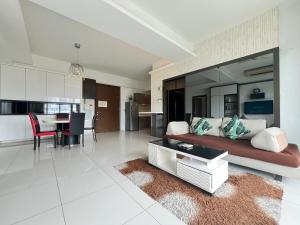 Homestay Walking Distance to PWTC