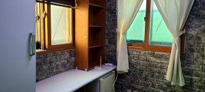 Male-only single room in Seoul, quiet, convenient access to anywhere in Seoul, great view, good value, shared kitchen, randomly assigned