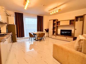 Julia Airport Apartament with Private Parking