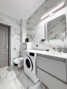 Julia Airport Apartament with Private Parking