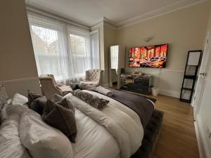 5 min from the beach O2 academy shared bathroom and kitchen