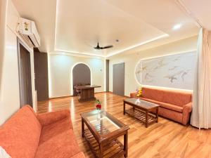 THE SUITE - #Rooftop Pool #Infinity Pool #Beach Facing Puris Premier Hotel