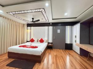 THE SUITE - #Rooftop Pool #Infinity Pool #Beach Facing Puris Premier Hotel