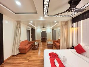 THE SUITE - #Rooftop Pool #Infinity Pool #Beach Facing Puris Premier Hotel