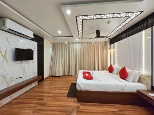 THE SUITE - #Rooftop Pool #Infinity Pool #Beach Facing Puris Premier Hotel