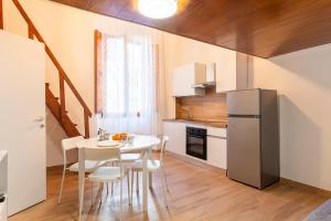 GuestHost - Livorno Central and Modern Studio x3!