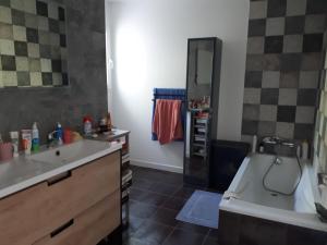 Villa 3 chambres, jardin, au calme, à 10 min des plages