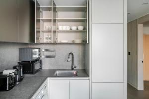 Blueground Hangangno 2i-ga city view nr Han River SEL-68