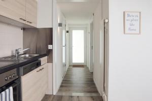 Bright & Modern 1-Bed Apt- Next to Public Transport RN18-2