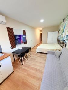 TABLERO 101, coqueto y moderno estudio