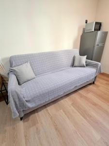 TABLERO 101, coqueto y moderno estudio