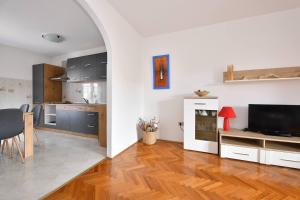 Spacious apartment Mary with terrace