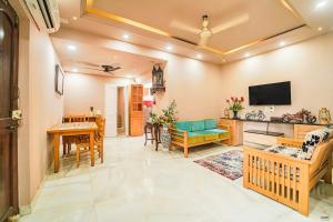 Cozy 1BHK Apartment Near Beach