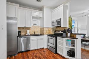 Sunny Hidden Retreat B – Ocean Town Gem